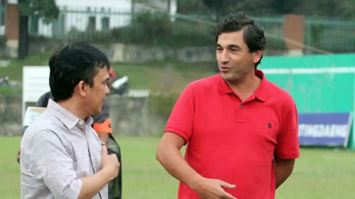 Semen Padang Tetap Ditangani Pelatih Portugal Hadapi Liga 2 2020