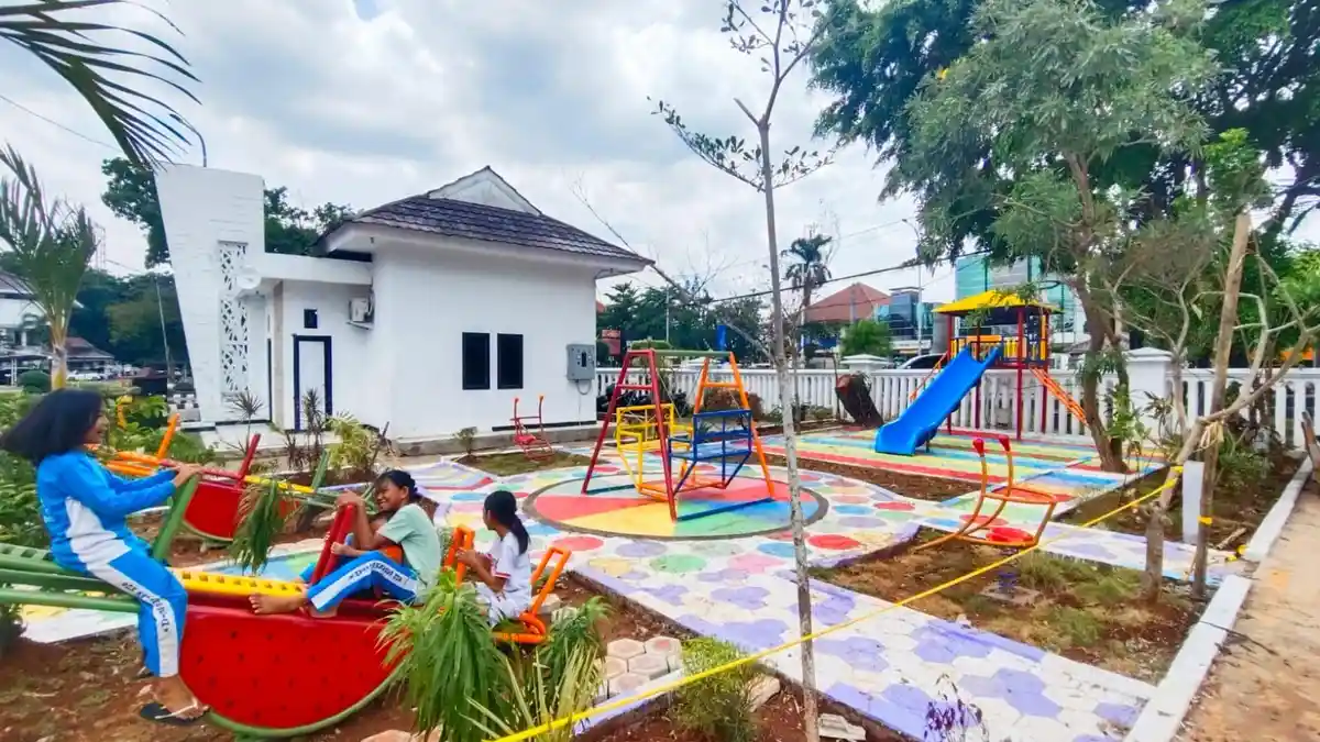 Kawasan Pemkab Karawang Dipercantik, Kini Ada RTH dan Taman Bermain Anak