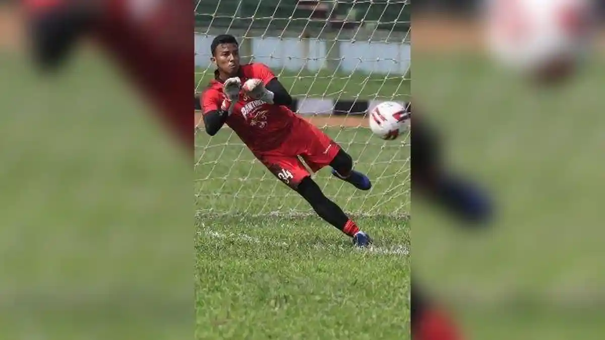 Kiper Persib Diganti Mendadak oleh Kiper Asal Bali Saat Lawan PSS Sleman, Ini Penyebabnya