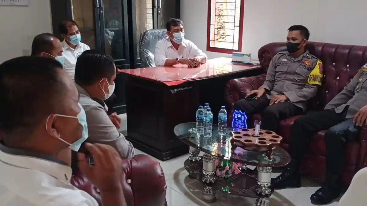 Eratkan hubungan Kemitraan, Polsek Lahewa sambangi Kantor Desa Iraono Lase