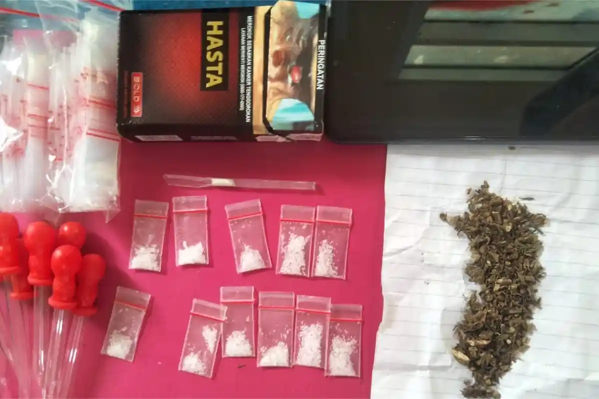 3 Pengedar Narkoba Ditangkap di Dharmasraya, Polisi Sita Puluhan Paket Sabu dan Senjata Api Rakitan