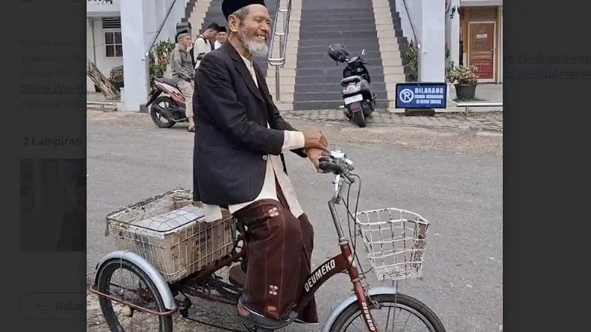 Tiba Saat Rakaat Kedua, Kisah Kakek Ahmad Swardi Kayuh Sepeda Roda 3 ...
