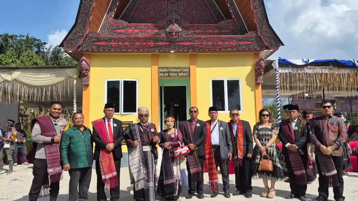 Wakil Bupati Toba Hadiri Peresmian Ruma Parsaktian Raja Toga Sirait ...