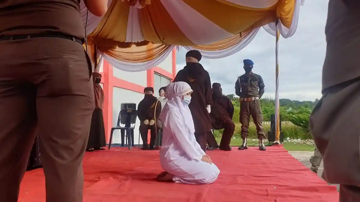 Dua Terpidana Kasus Zina di Abdya Dicambuk 200 Kali