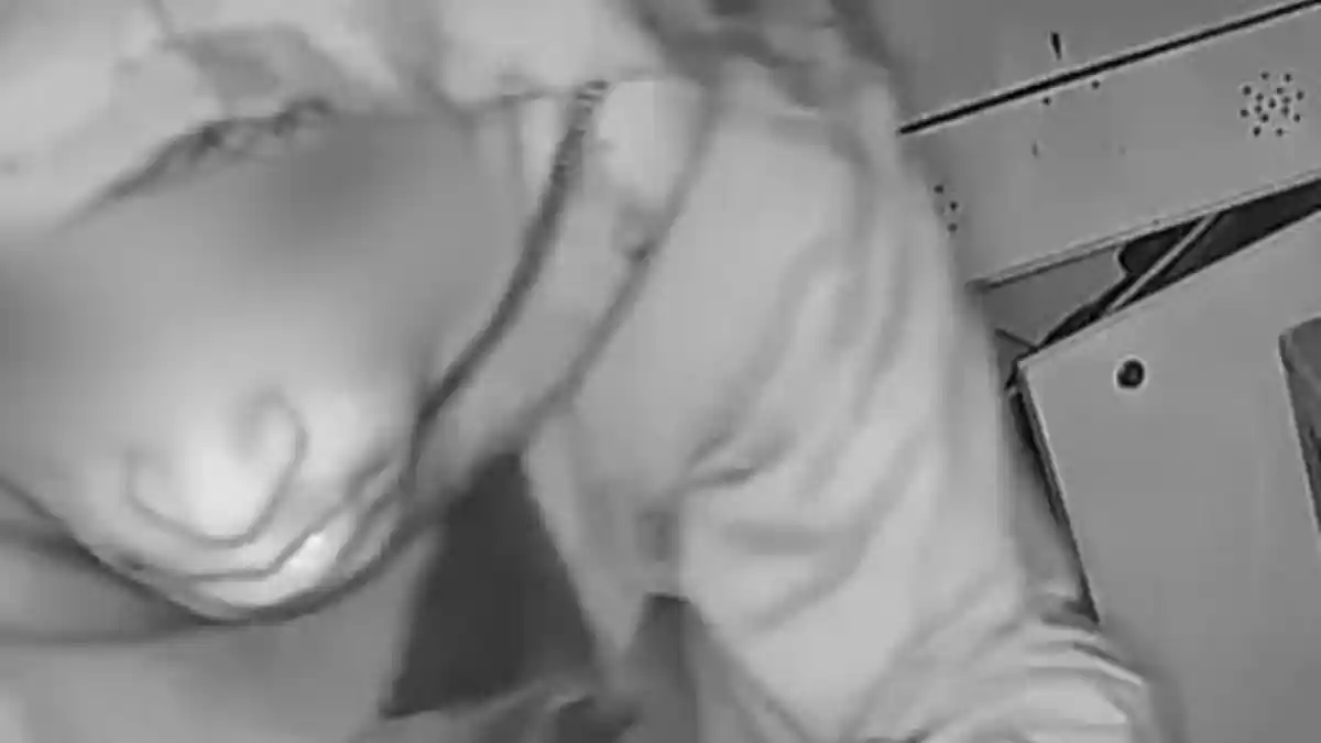 Maling Bobol Konter HP di Surabaya, Wajah Terekam Jelas di CCTV