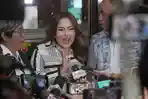 Momen Pria Sematkan Cincin di Jari Manis Lisa Mariana Usai Ditetapkan Tersangka Video Syur