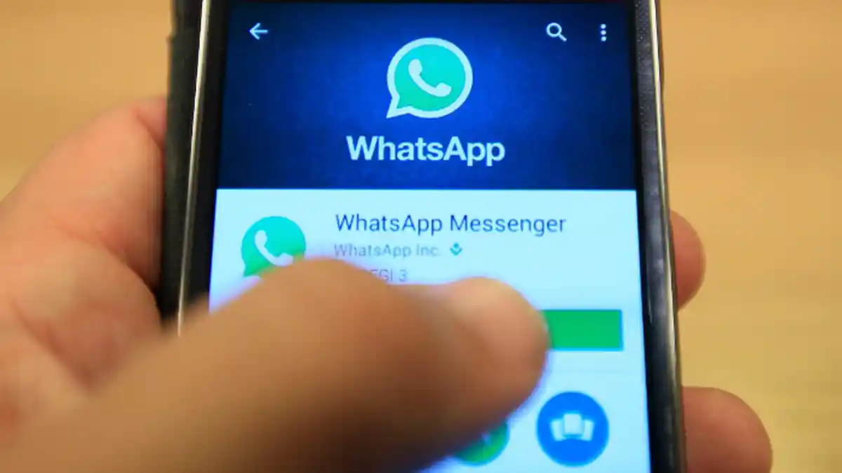 Sering Salah Kirim Pesan? Tenang, WhatsApp Kini Bisa Manarik Pesan Pertamamu, Ini Caranya!