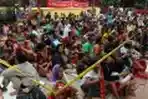 Bagikan Angpao Imlek