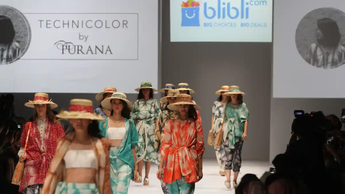 Ketika Tenun, Batik dan Jumputan Berpadu Cantik