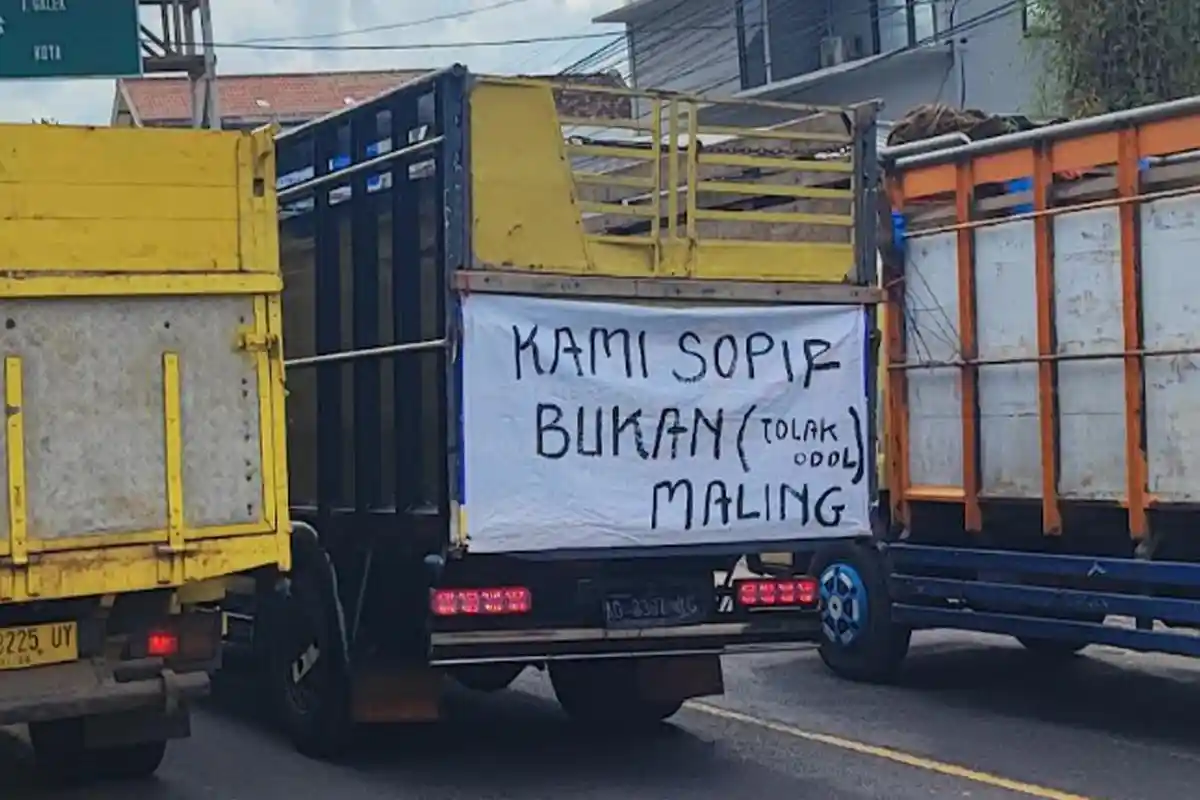 Aksi Demo Sopir Truk di Trenggalek, Padati Jalan Nasional  Suarakan Tolak Revisi UU ODOL 