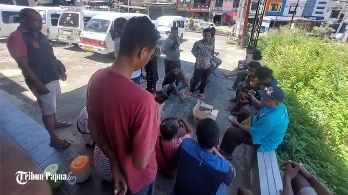 Angkot Abepura Mogok Narik, Sopir: Ulah Maxim, Grab dan TAGO