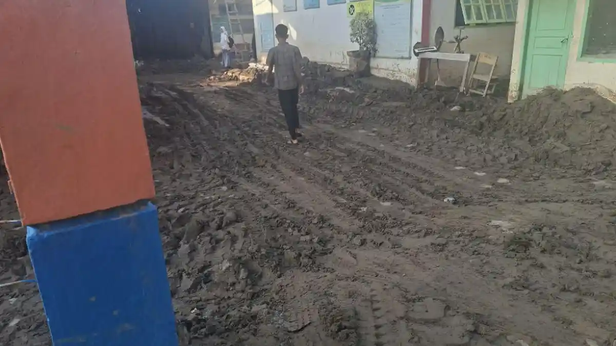 Dua Sekolah Jenjang Menengah di Bireuen Masih Berlumpur, Proses Belajar Normal Belum Bisa