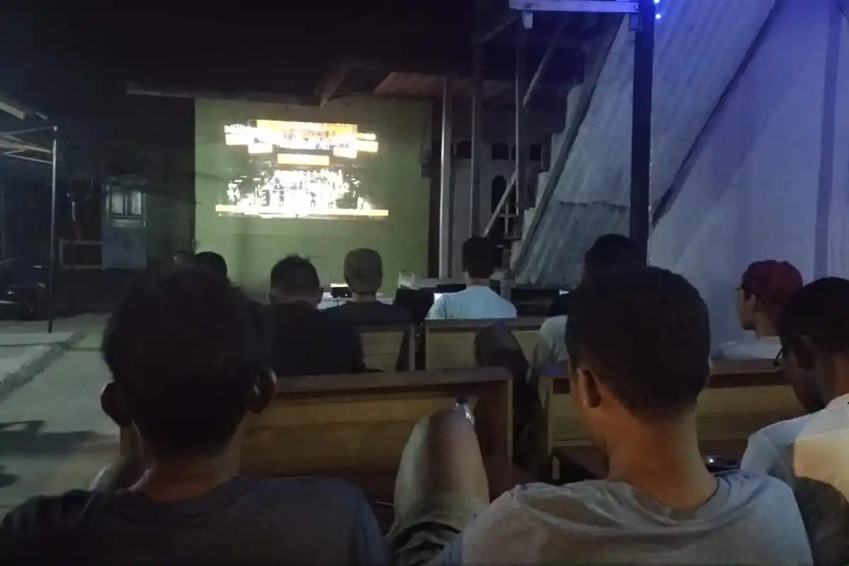 Daud Menang, Warga Kayong Utara Gembira