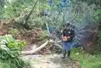 Jalan Penghubung Antar Dusun di Malang Tertutup Longsor, Warga Putar Arah 15 Km