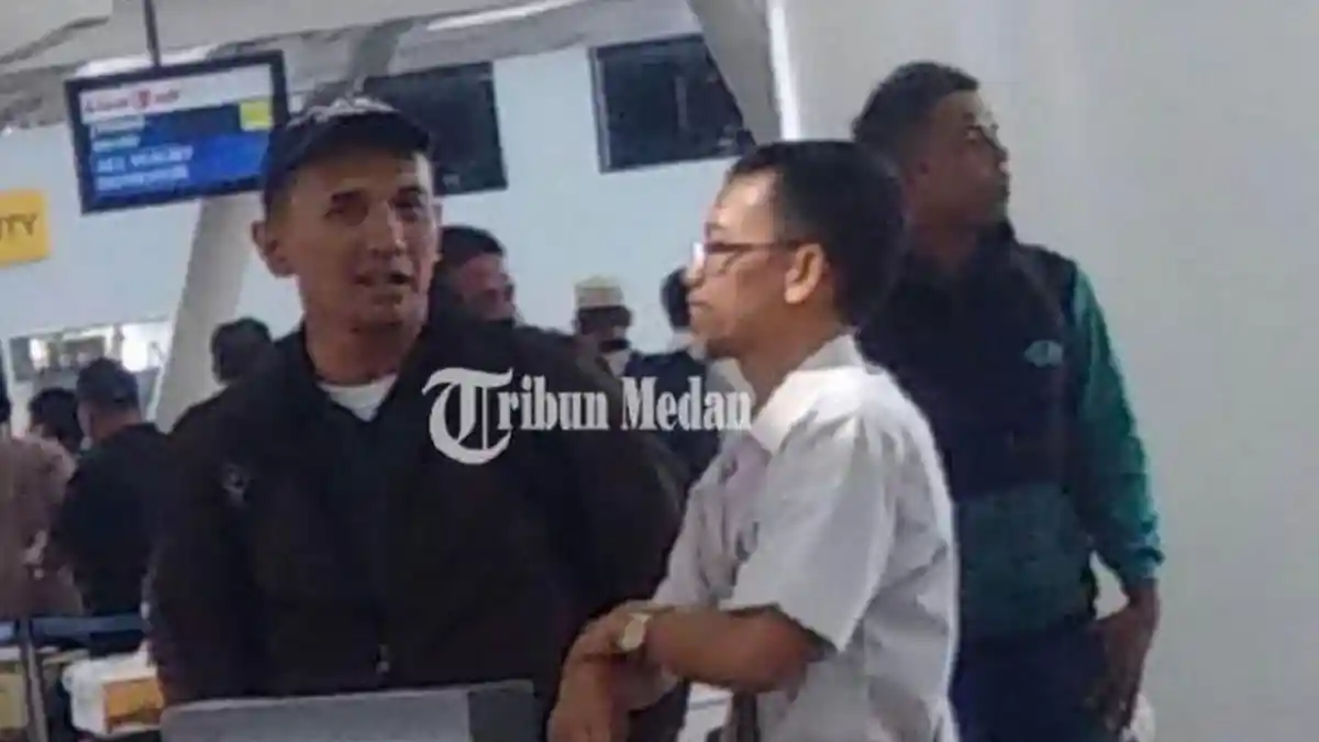 Mantan Gubernur Berstatus Napi Bebas Melenggang di Bandara, Netizen Bilang 