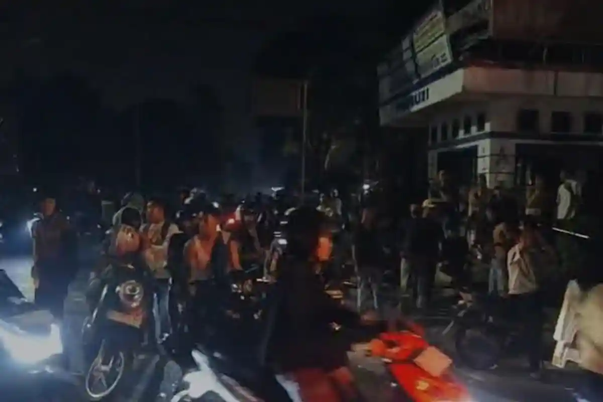 Kericuhan di Berbagai Daerah, Termasuk di Jambi yang Berpusat di Jalan Ahmad Yani Menuju DPRD