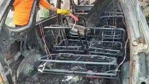 mobil-dibakar-di-kendari.jpg