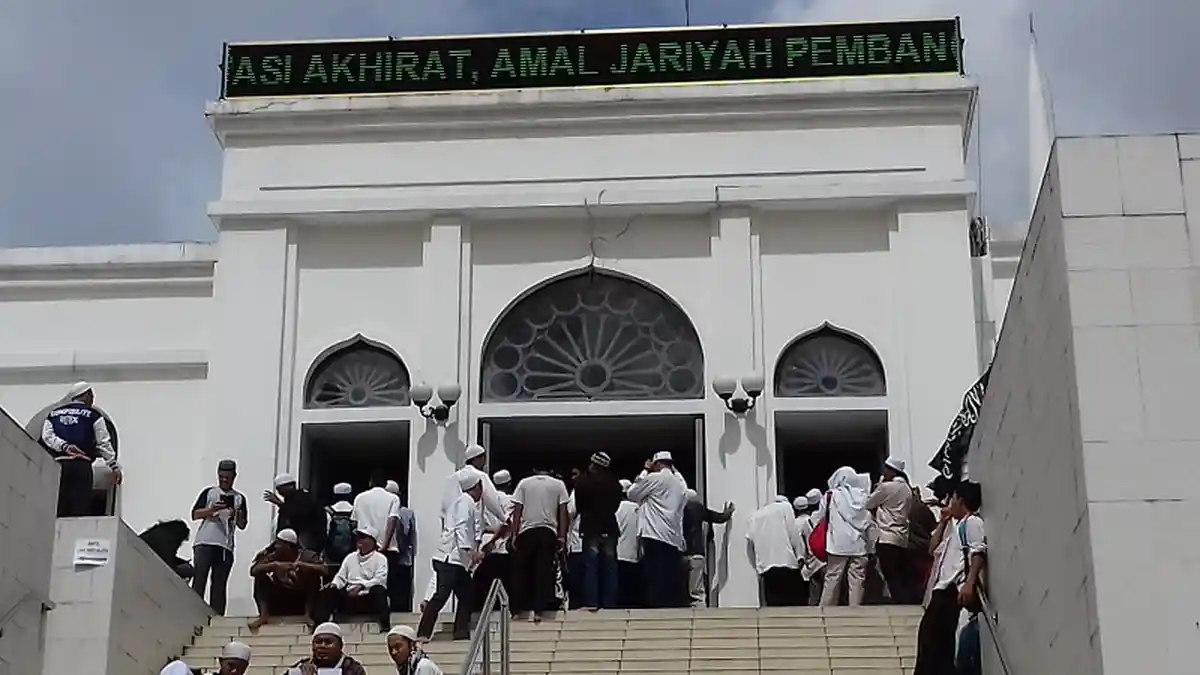 Massa LPI Telah Berkumpul di Masjid Al-Azhar
