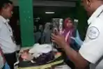 Petugas Sita Rokok dan Jamu dari JCH Kloter 8 Asal Bangkalan