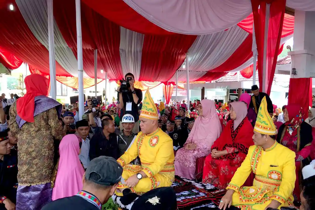 Ribuan Orang Saksikan Proses Munik Ni Reje, Pelantikan Secara Adat Bupati/Wabup Aceh Tengah