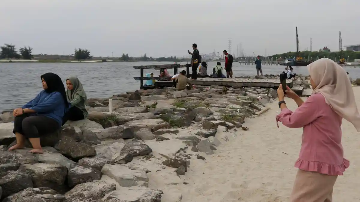 Prakiraan Cuaca DKI Jakarta Hari Ini, 7 Oktober 2025: Sebagian Berawan dan Hujan Ringan