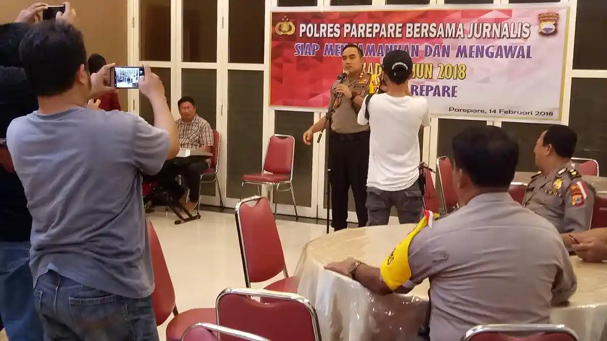 Ajak Kawal Pilkada Damai, Polres Parepare Ngumpul Bareng Jurnalis