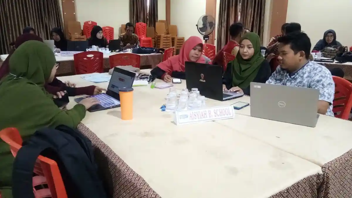 Tim PKM UNM Gelar Pelatihan Kompetensi Guru di SMPN 2 Barru