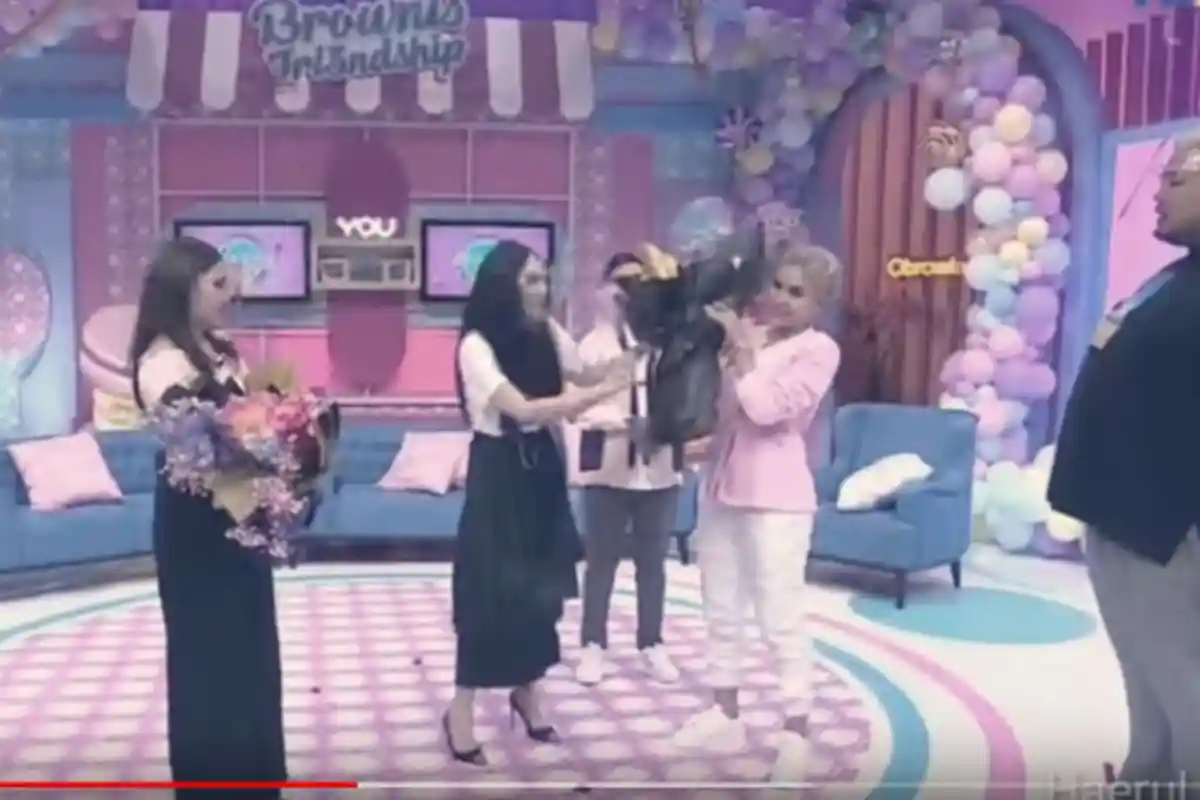 Akhirnya Dipertemukan, Nikita Mirzani Langsung Cekcok dengan Denise Chariesta: Ini Hasil Nipu