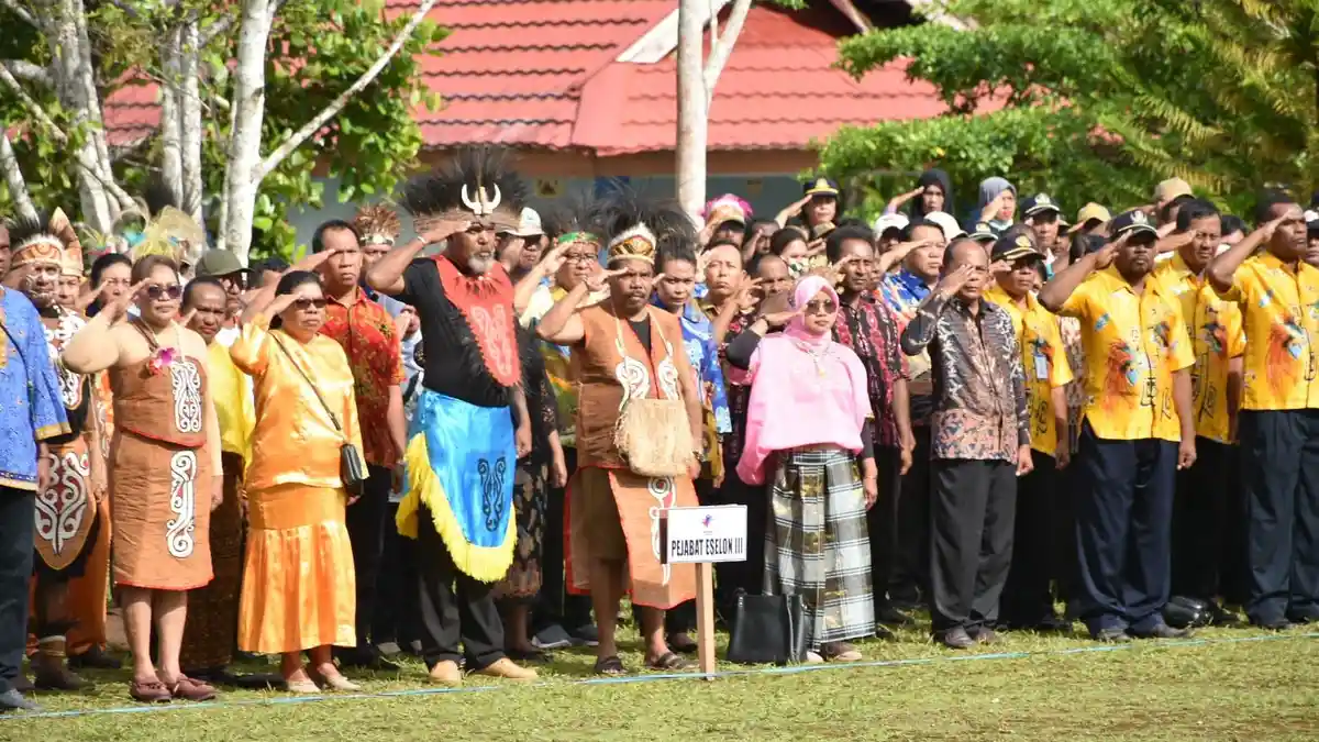 Bupati Biak Numfor Pimpin Upacara Peringatan Hari Pendidikan Nasional 2025