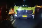 Truk-Tronton-Tabrak-Rambu-dan-Lampu-Jalan-di-Wates-Kulon-Progo-Diduga-Sopir-Mengantuk.jpg