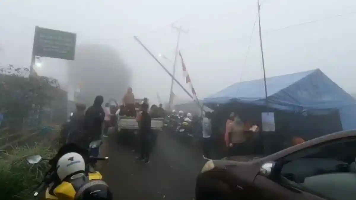 Hujan Deras, Ribuan Wisatawan Tercatat Mendaki Bukit Kaba Rejang Lebong Bengkulu