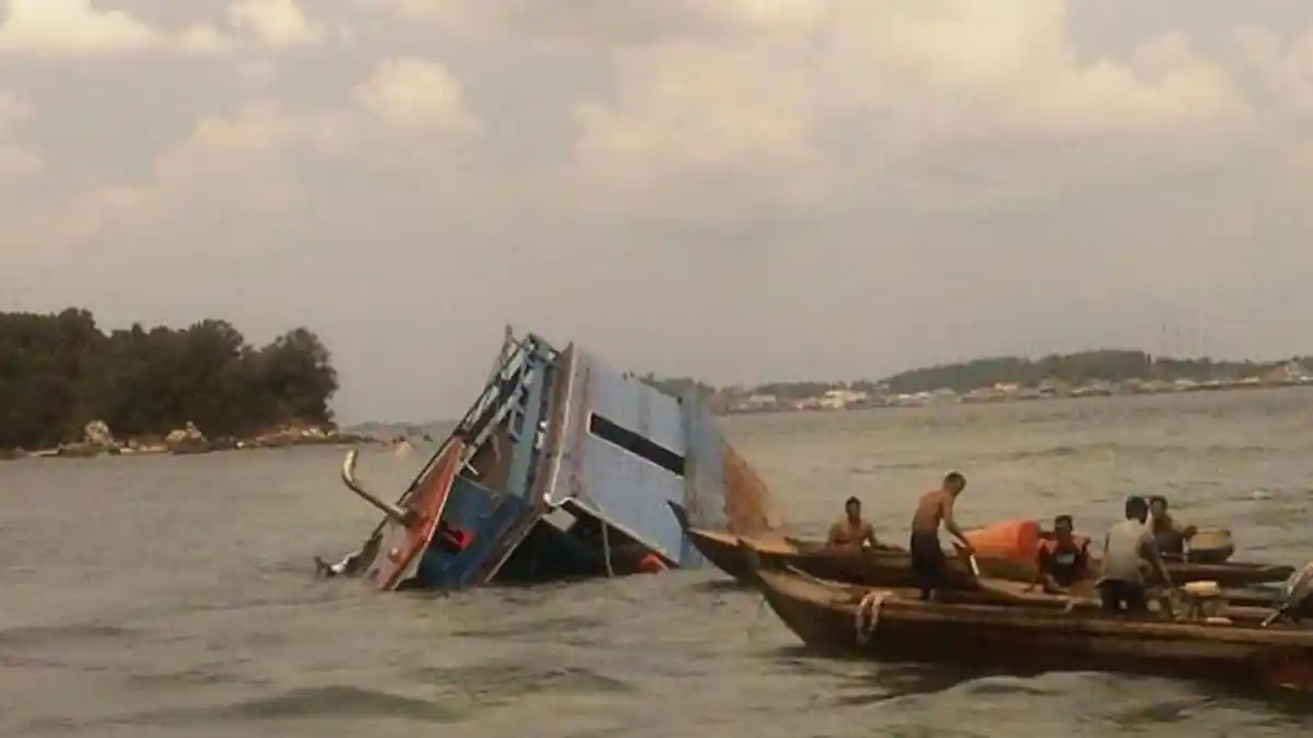 Boat Dihantam Ombak, Satu Nelayan Hilang