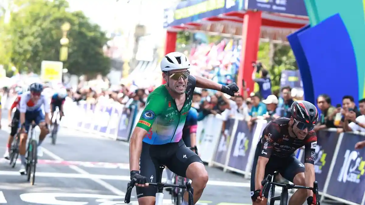 Tour de Banyuwangi Ijen 2025 Dimulai, Pembalap Belanda Juara Etape Pertama Secara Dramatis