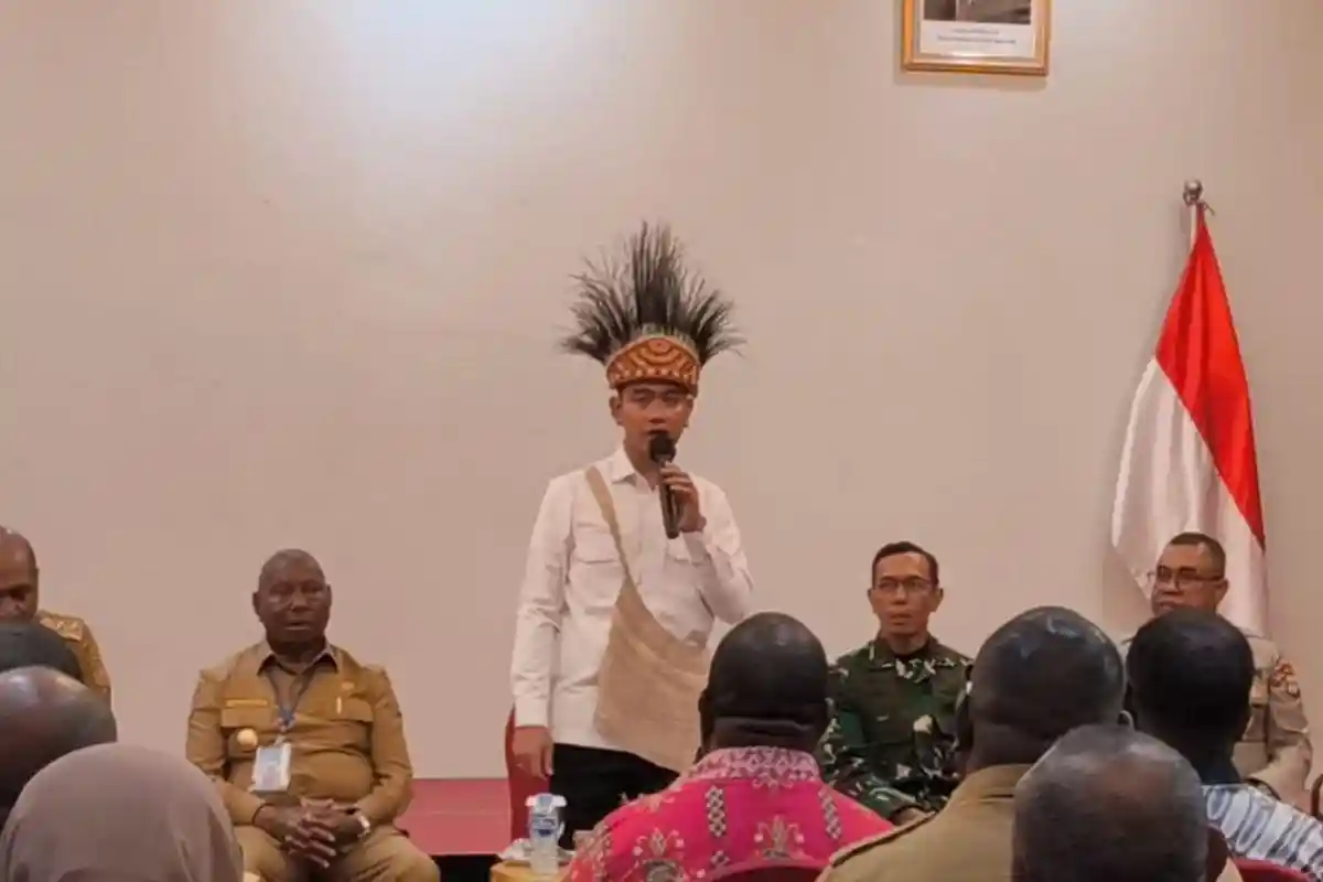 Di Hadapan Tokoh Adat Manokwari, Wapres Gibran Jelaskan Isu Dirinya Diasingkan ke Papua