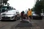 Pengaspalan Jalan Pramuka
