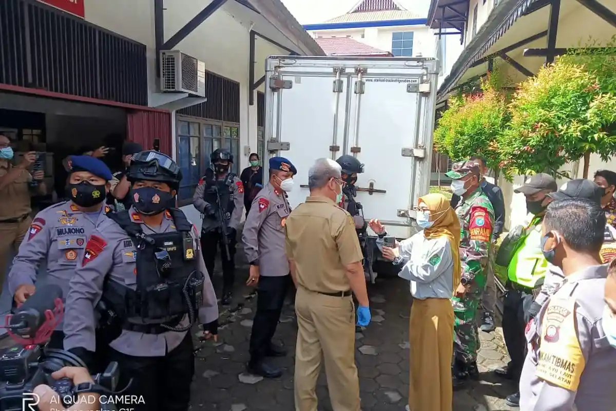 10 Ribu Vial Vaksin Sinovac tiba di Kalbar, Harisson: Masih Tunggu Izin BPOM untuk Gunakan Vaksin