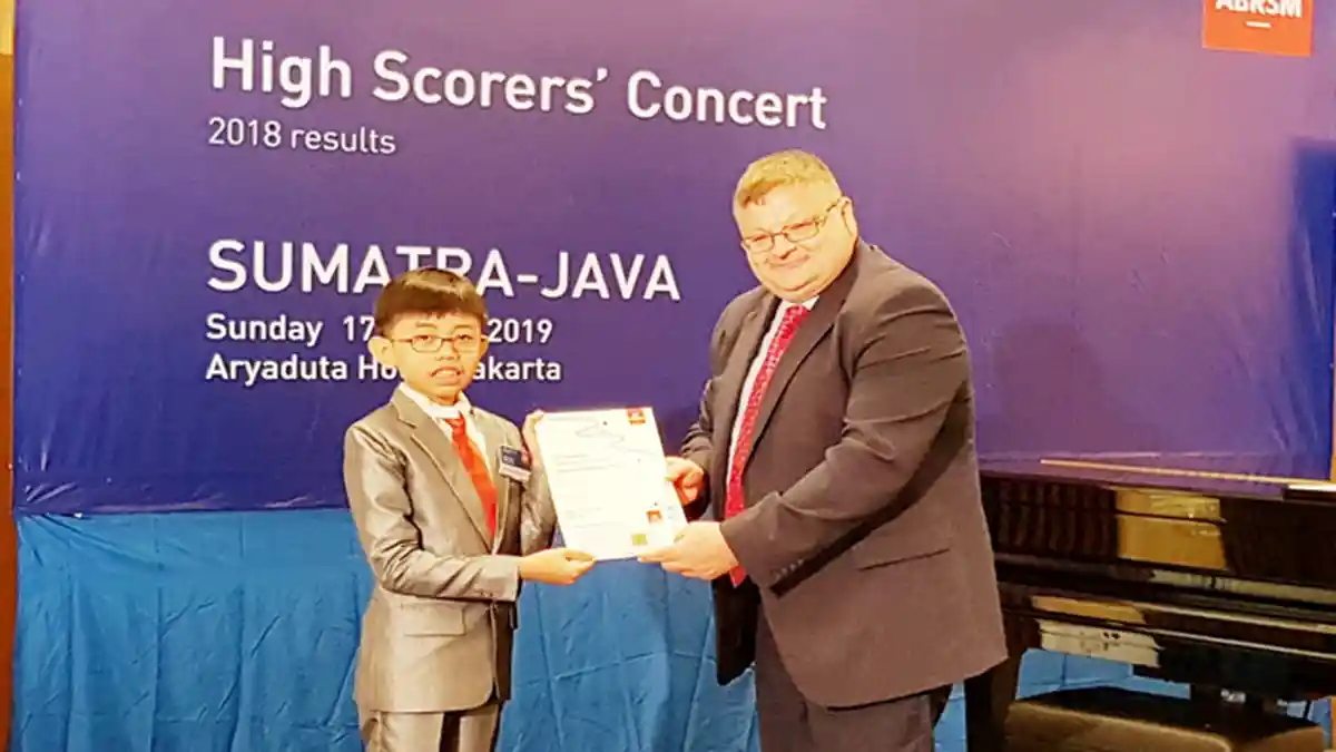 Keith Seventh Yesua Siagian Pelajar Batam Raih Emas di Celebrating Musical Achievement
