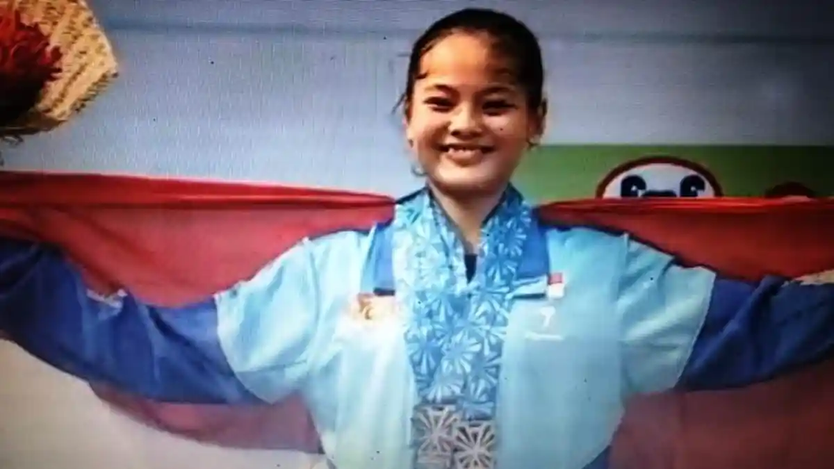 Cantika Aisah Windy PEcahkan Rekor Dunia Remaja Cabang Angkat Besi