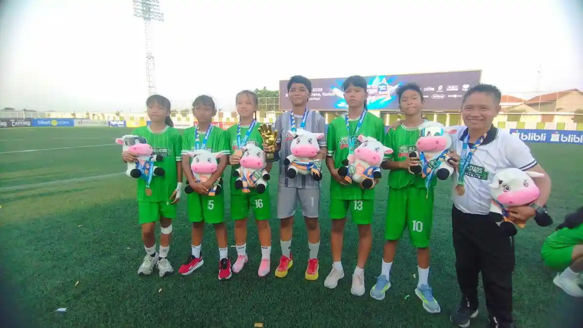 6 Pesepak Bola Putri Surabaya Lolos ke Singa Cup 2026 Singapura, Pembinaan Mulai Berbuah Manis - Surya.co.id