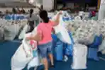 Warga Filipina Bertahan Hidup Pasca Topan Rai 