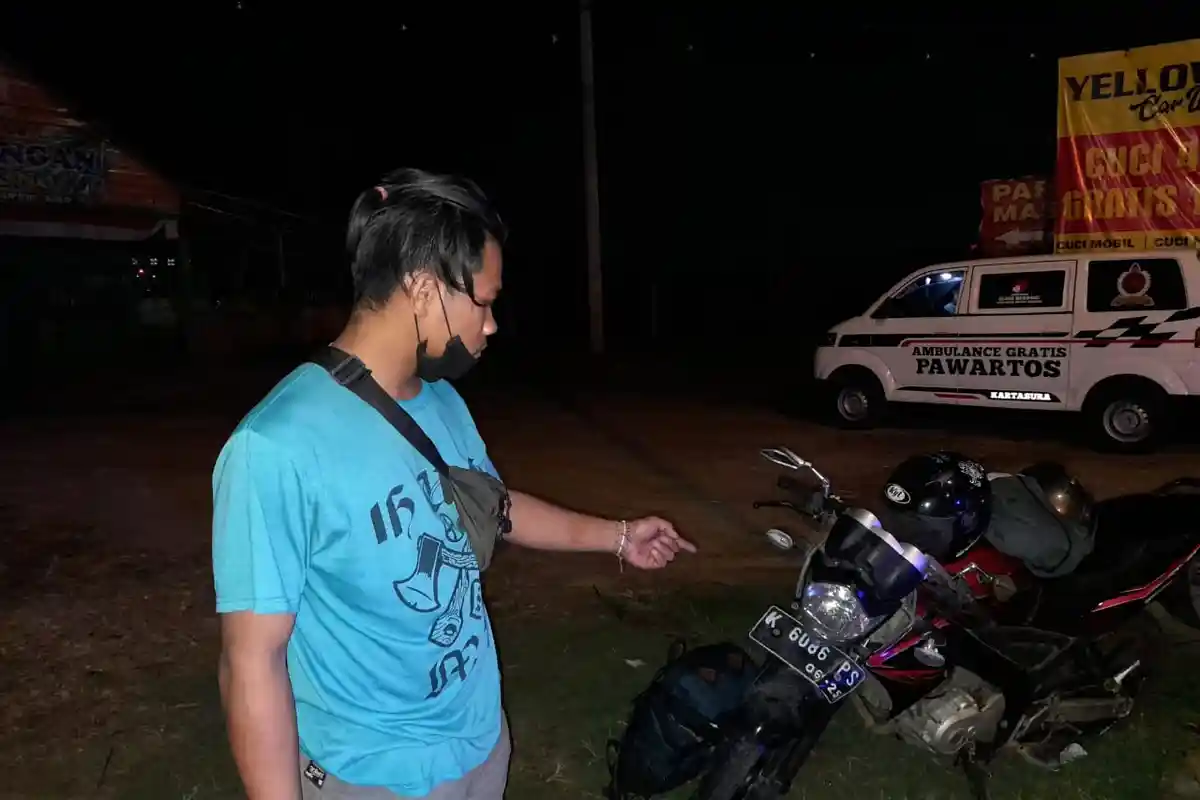 Melompat dari Motornya, Pengendara ini Selamat saat Laka Karambol di Exit Tol Ngasem Karanganyar