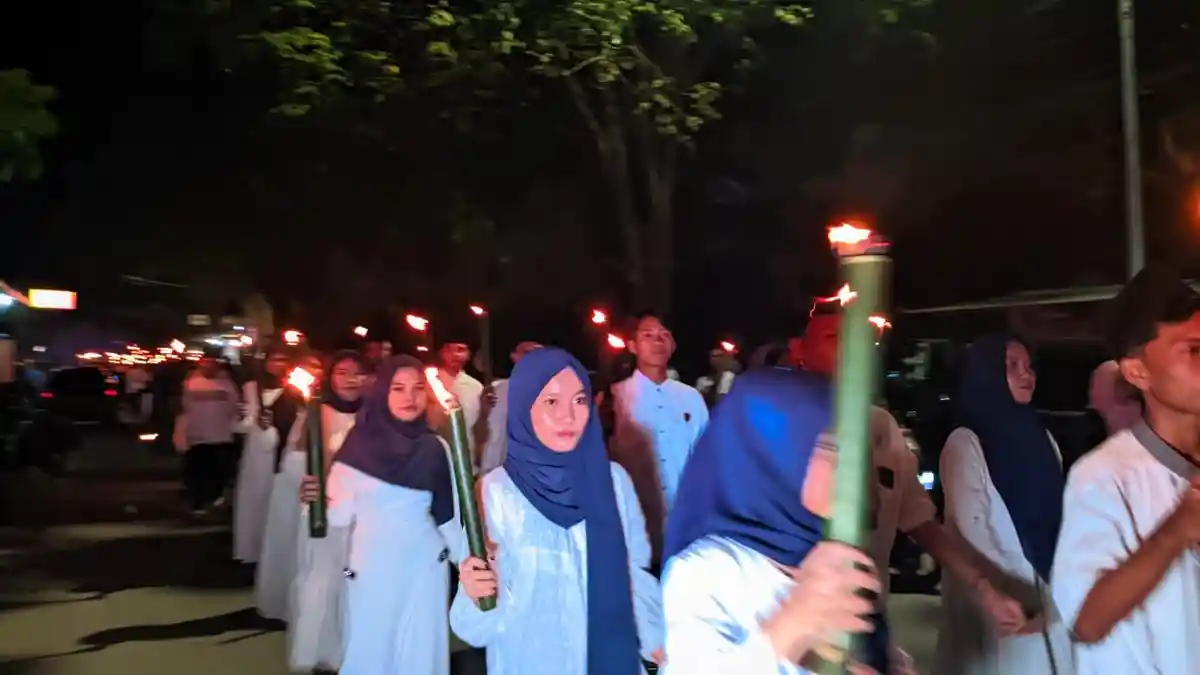Pemuda Molosipat Gorontalo Kembali Ramaikan Jl Raja Eyato dengan Festival Obor, Gubernur Sampe Salut