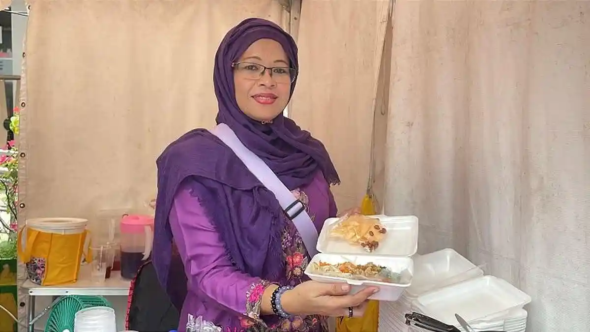 Mencicipi Kuliner Bubur Ase Khas Betawi yang Sudah Langka di HUT Jakarta ke-498