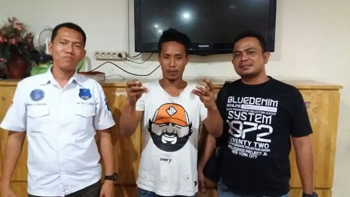 Polisi Ciduk Sungsang di Rumah Tetangganya, Ditangkap saat Kemas Paket Sabusabu
