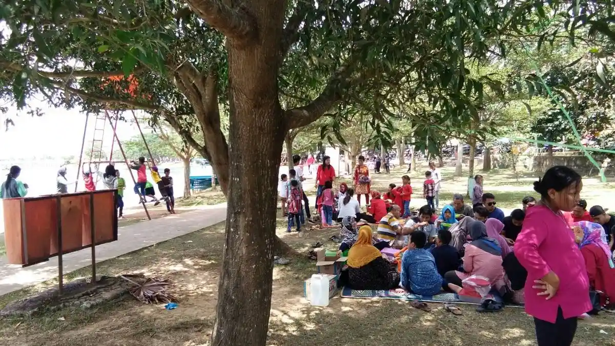 Nggak Perlu Keluar Banyak Uang, Warga Kota Palembang Bisa Piknik Sekaligus Berlibur di Lokasi ini - jakabaring2_20170820_131136.jpg