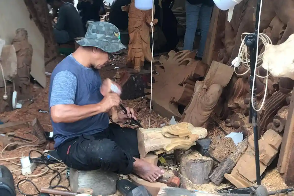 Perajin Patung Dewa Jepara Kebanjiran Orderan Menjelang Imlek 2025