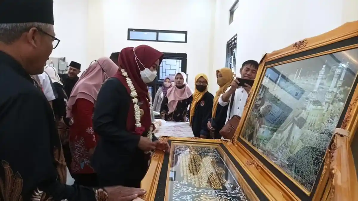 Kaligrafi Karya Warga Kalianyar Wonosalam Tembus Pasar Ekspor, Bupati Demak: Saya Kesengsem