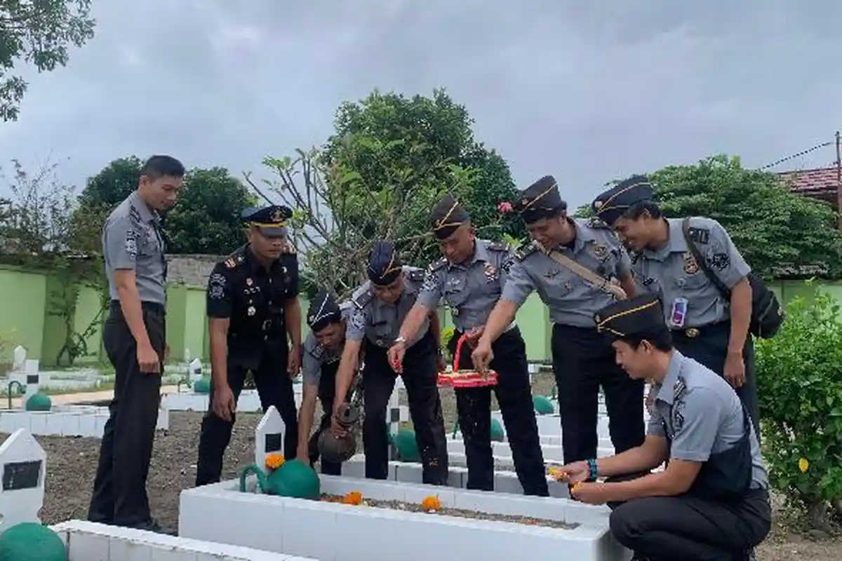 Rangkaian Hari Pengayoman Ke-79, Lapas Terbuka Lombok Tengah Ziarah Makam Pahlawan