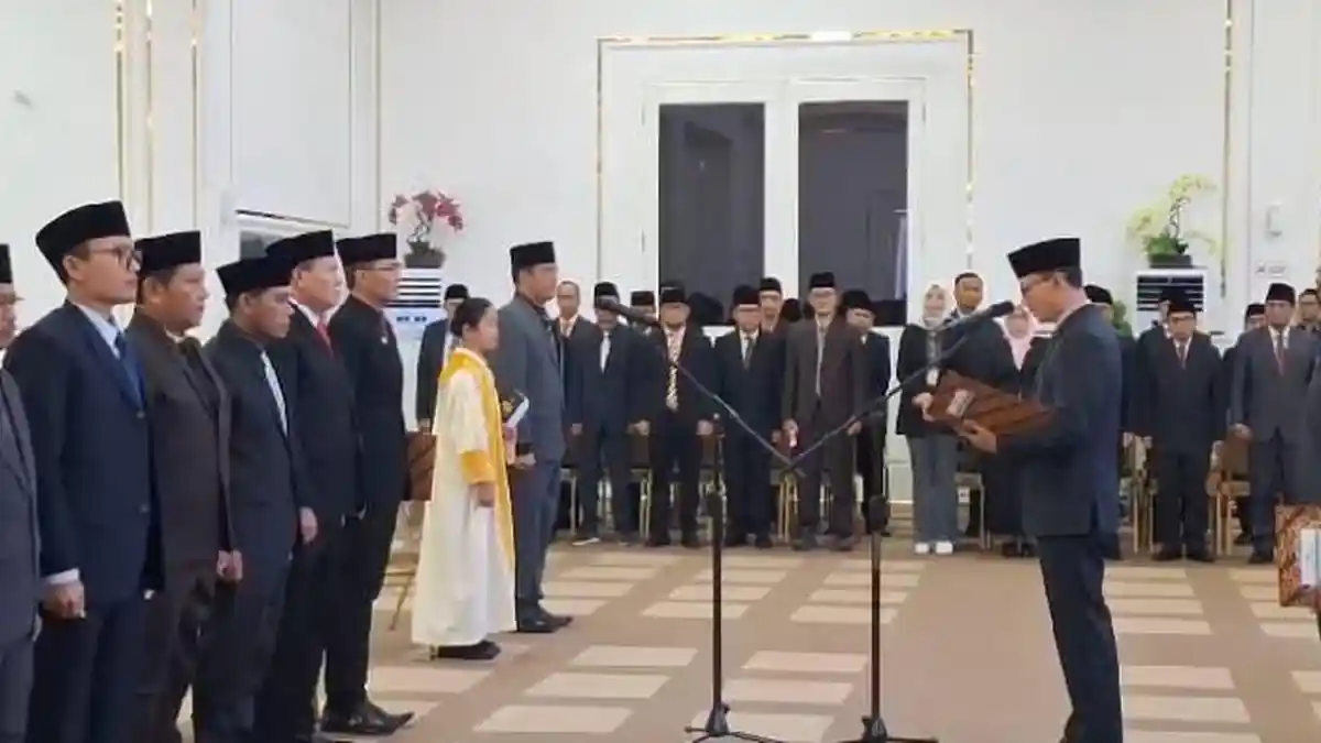 Segarkan Birokrasi, Wali Kota Mataram Lantik 9 Pejabat Eselon II