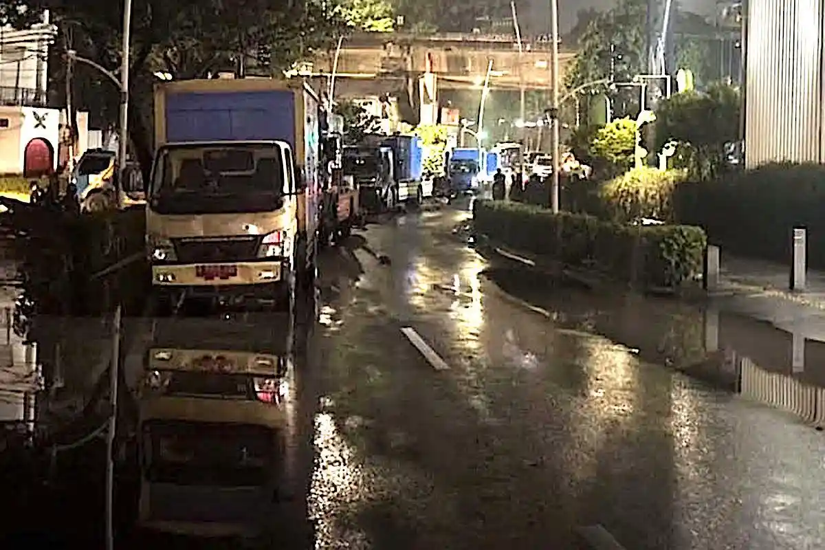 Tanggul Retak di Kali Krukut Banjiri Kemang, Pramono Percepat Normalisasi